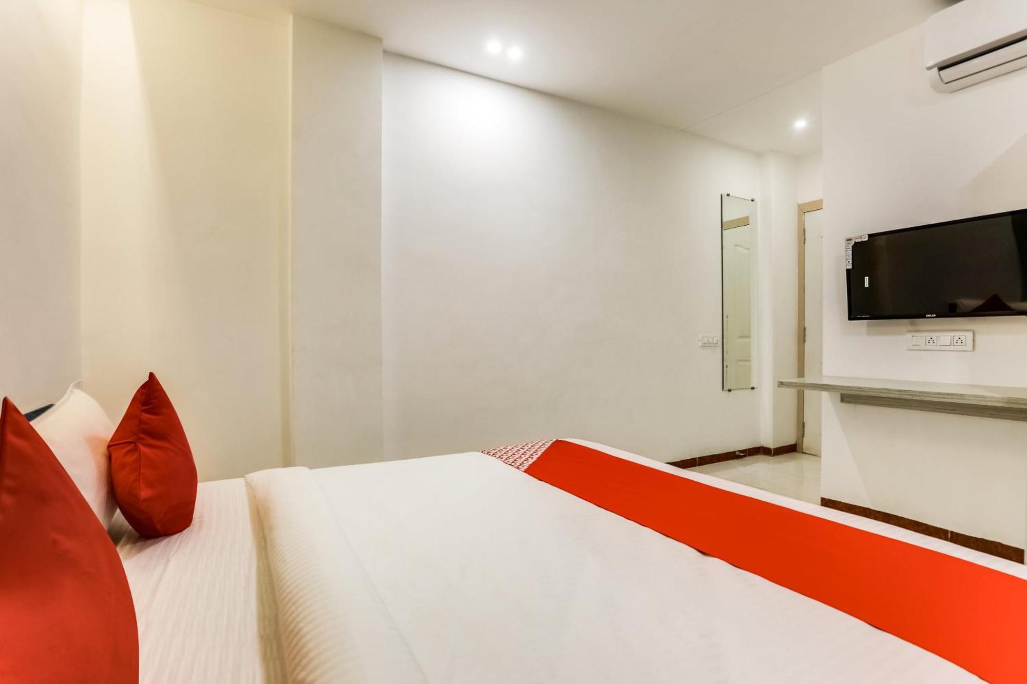 Hotel O Omkar Indaur Kültér fotó