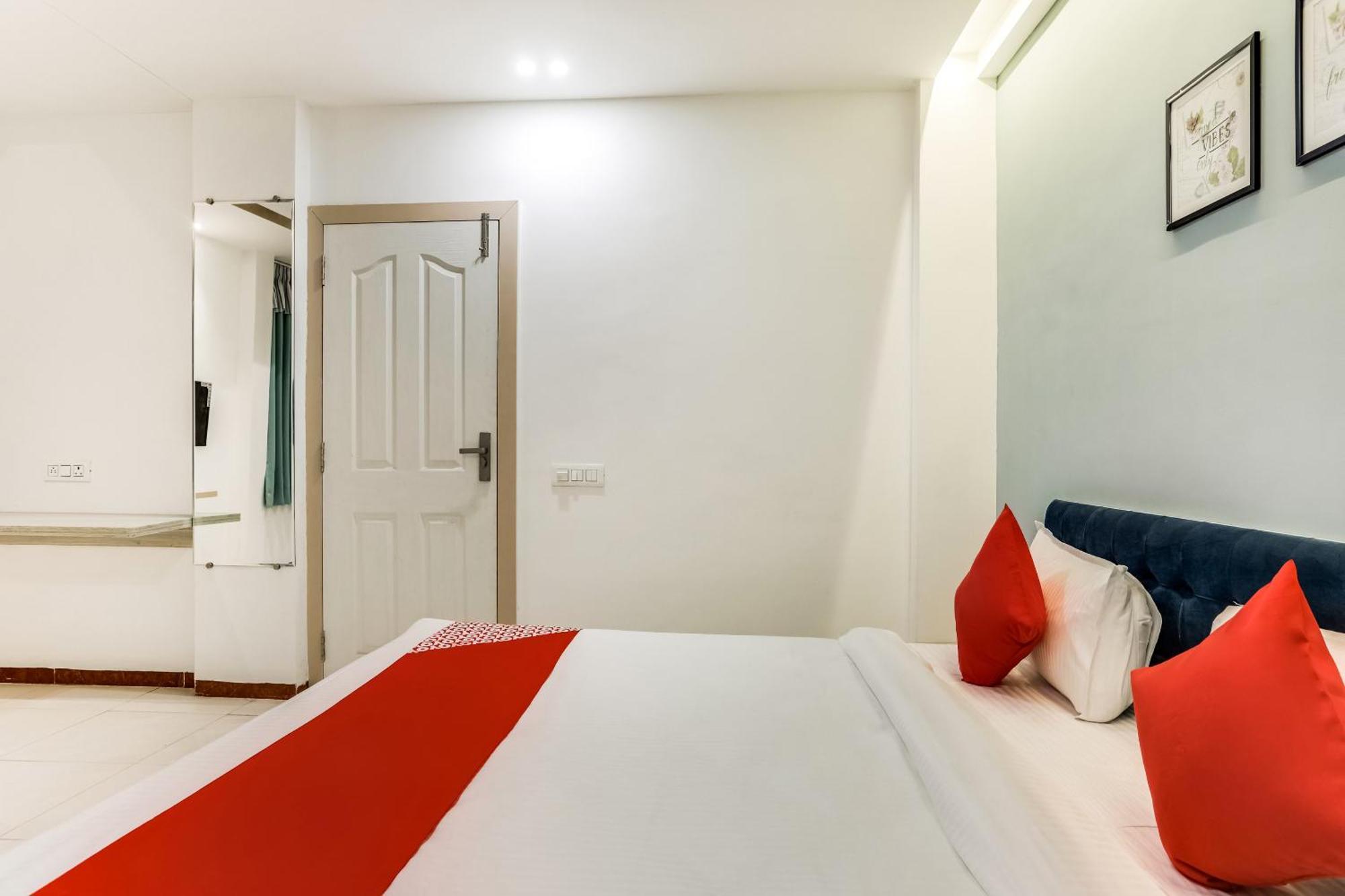 Hotel O Omkar Indaur Kültér fotó